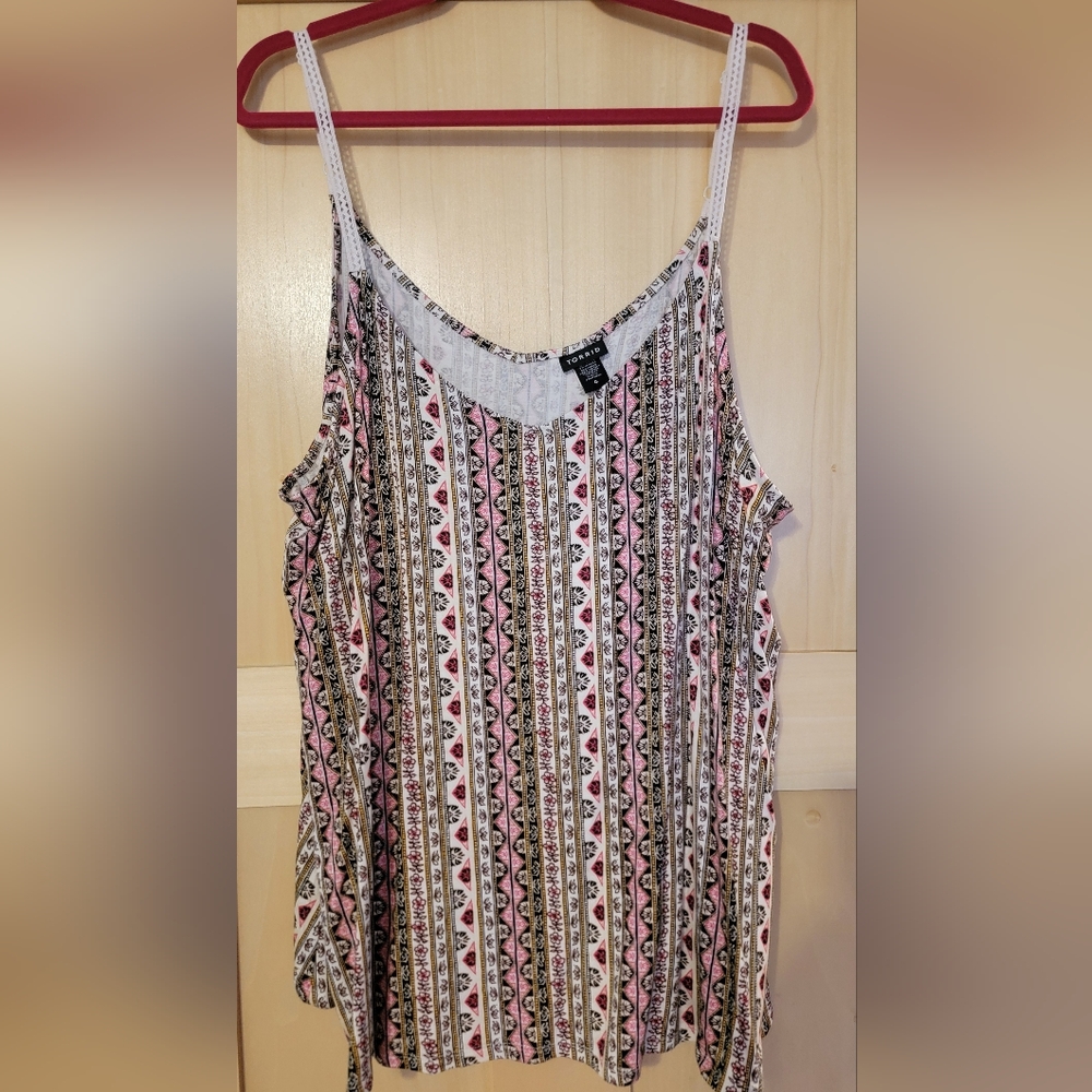 TORRID TANK NWT SIZE 4